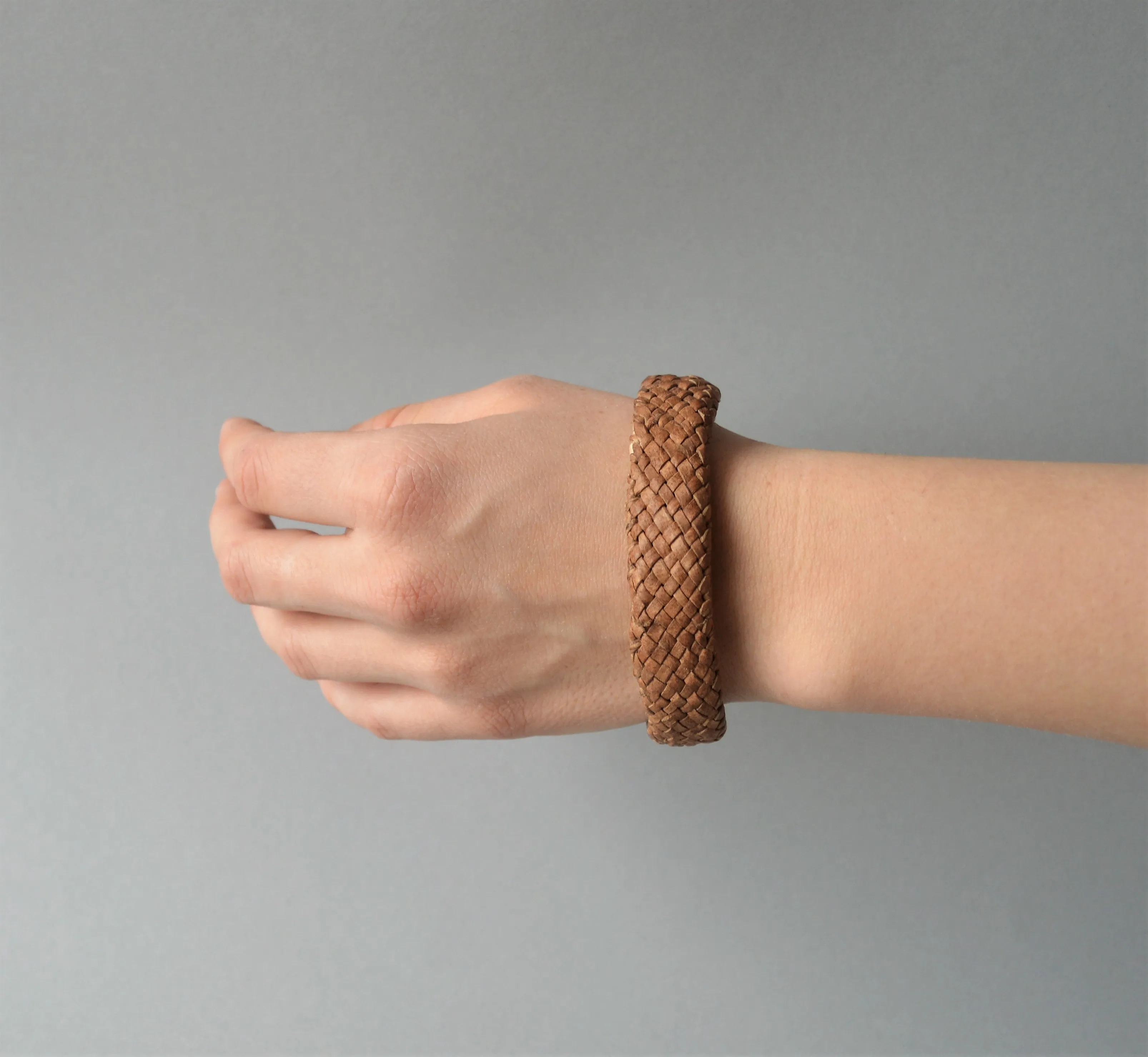 Leather & palm leaves bangle