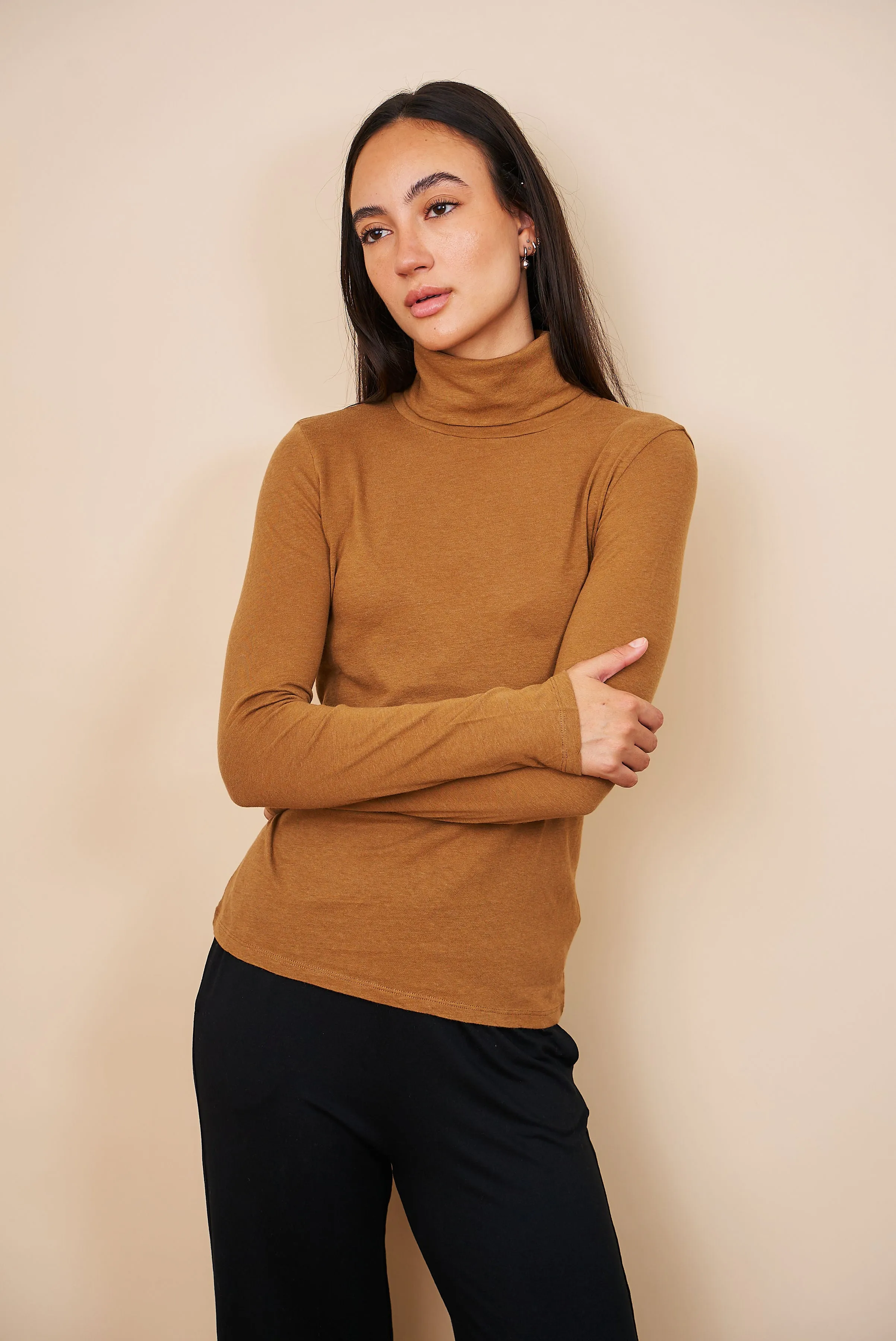 Majestic Cotton/Cashmere Long Sleeve Turtleneck in Camel