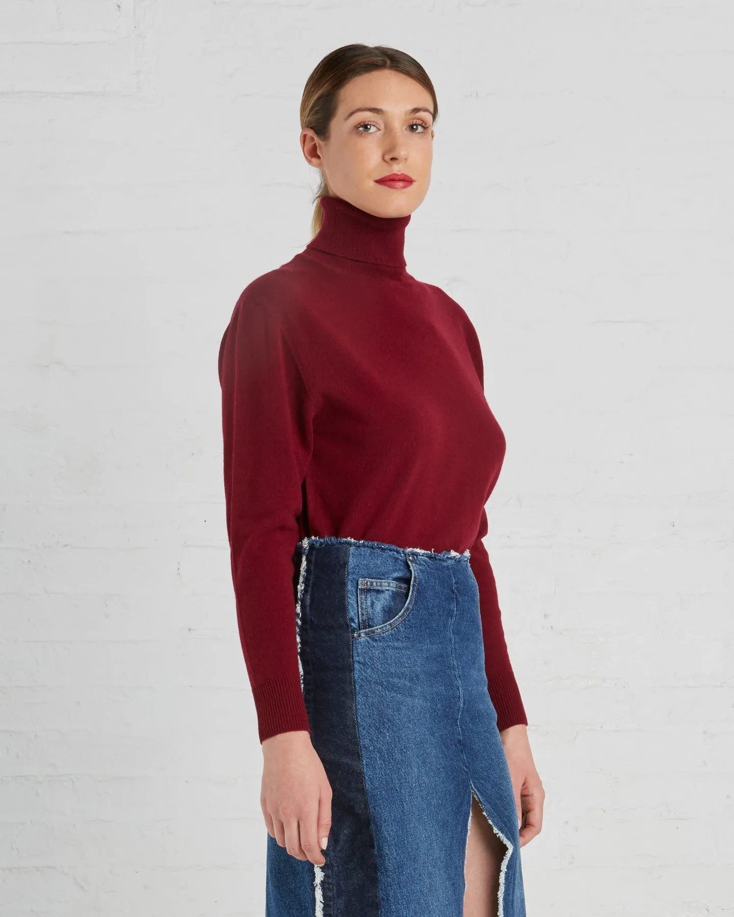 Ryan Roche Cashmere Turtleneck Sweater | Maroon