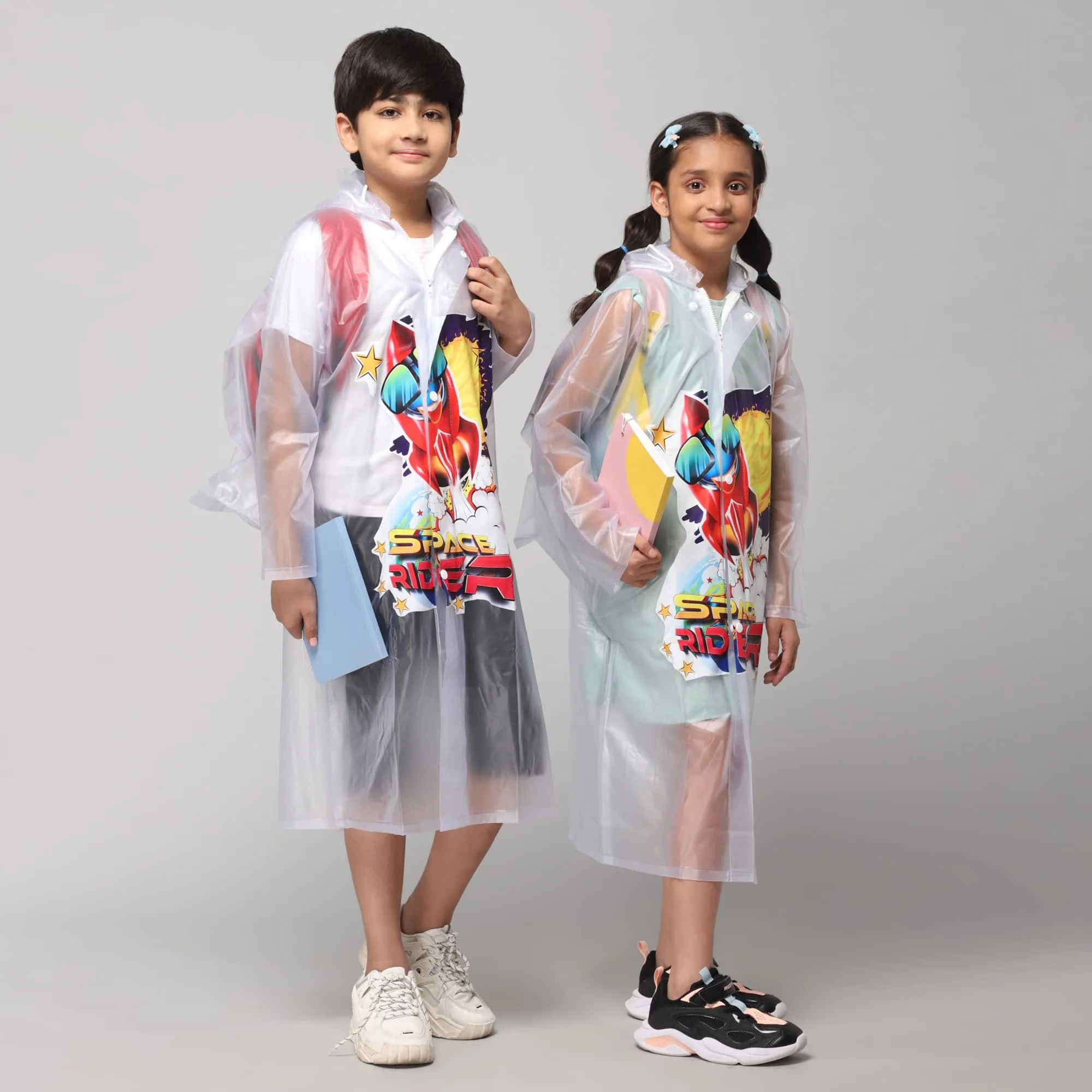 THE CLOWNFISH Men Toon Caper Series Kids Waterproof Pvc Mid-Length Longcoat With Adjustable Hood & Extra Space For Backpack/Schoolbag Holding. Printed Plastic Pouch. Kid Age-5-6 Years (White)